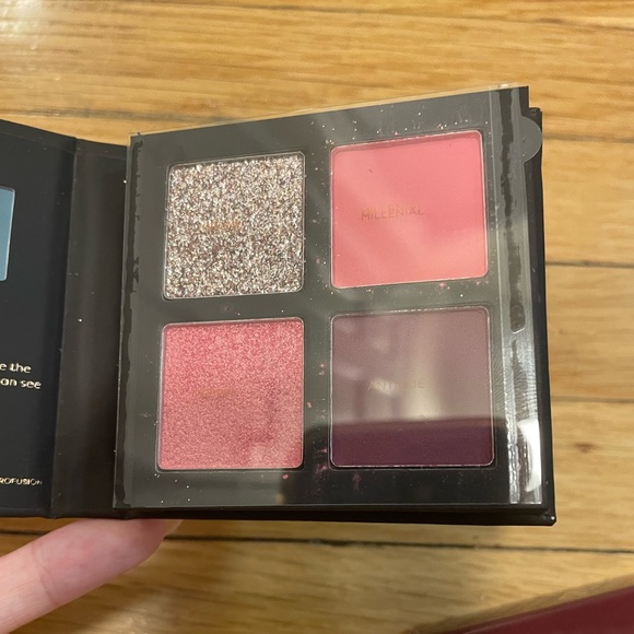 Wander Beauty Highlighter and Profusion Mini Palette - Picture 3 of 5